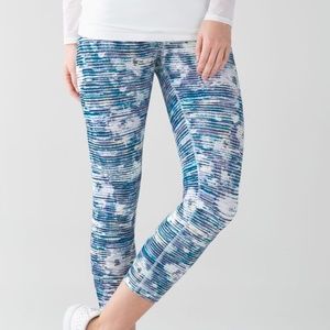 Lululemon Wunder Under High Rise Crop 21" in Blurry Belle Multi (Size 6)